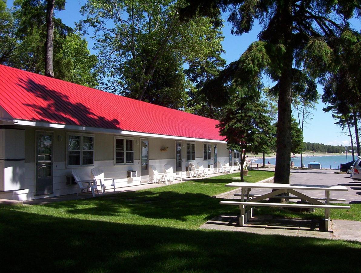 Balm Beach Resort And Motel Room photo