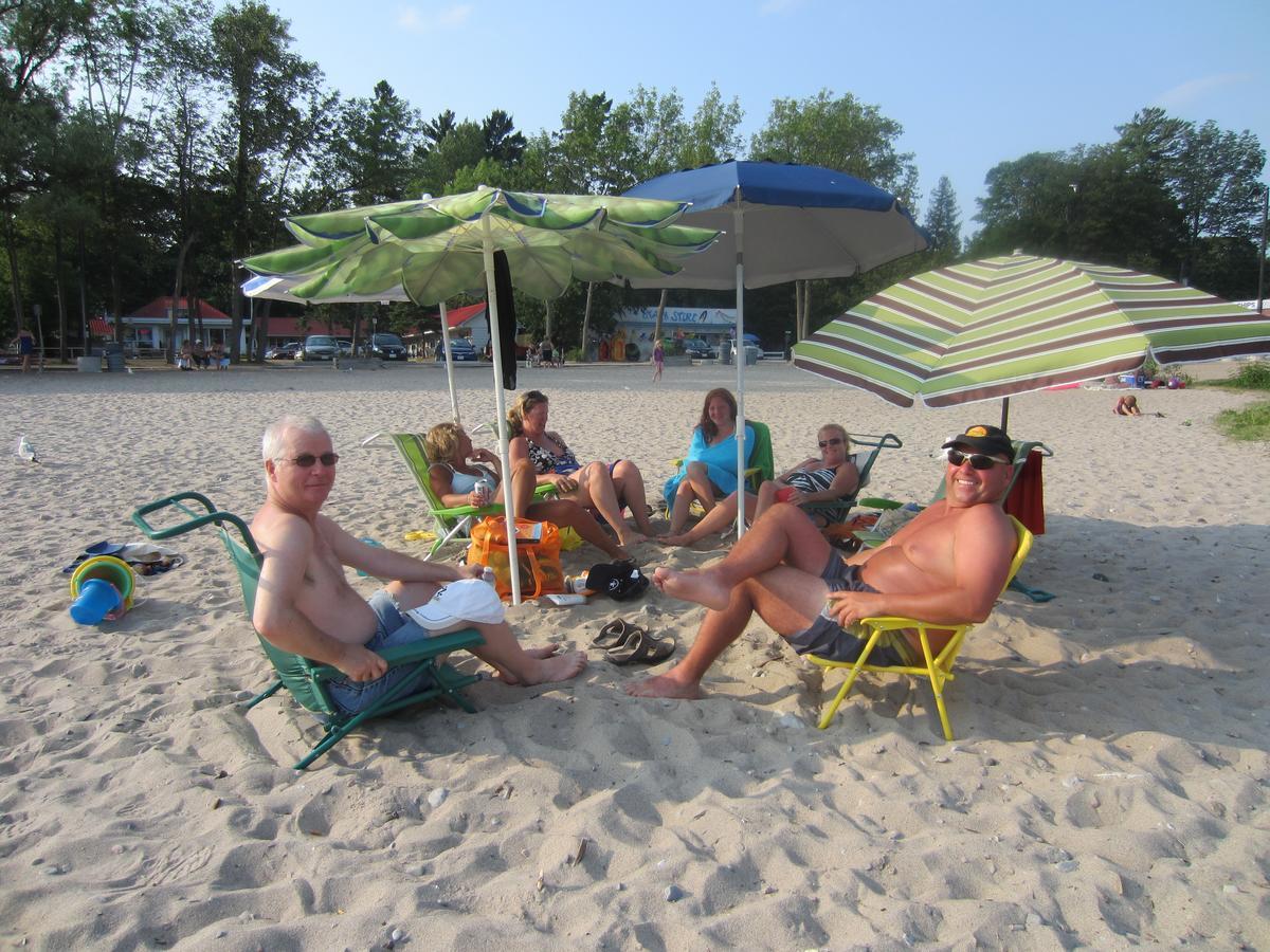 Balm Beach Resort And Motel Exterior photo